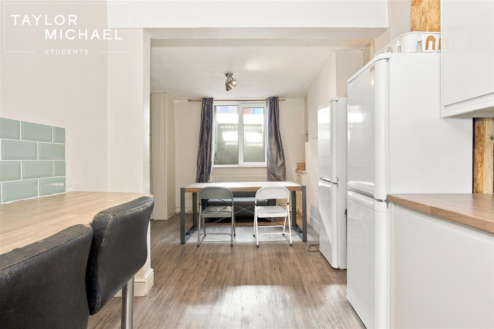 Kitchen / Living Area